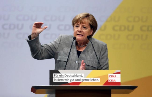 Merkel Emphasizes  German Prosperity, Security at Rally